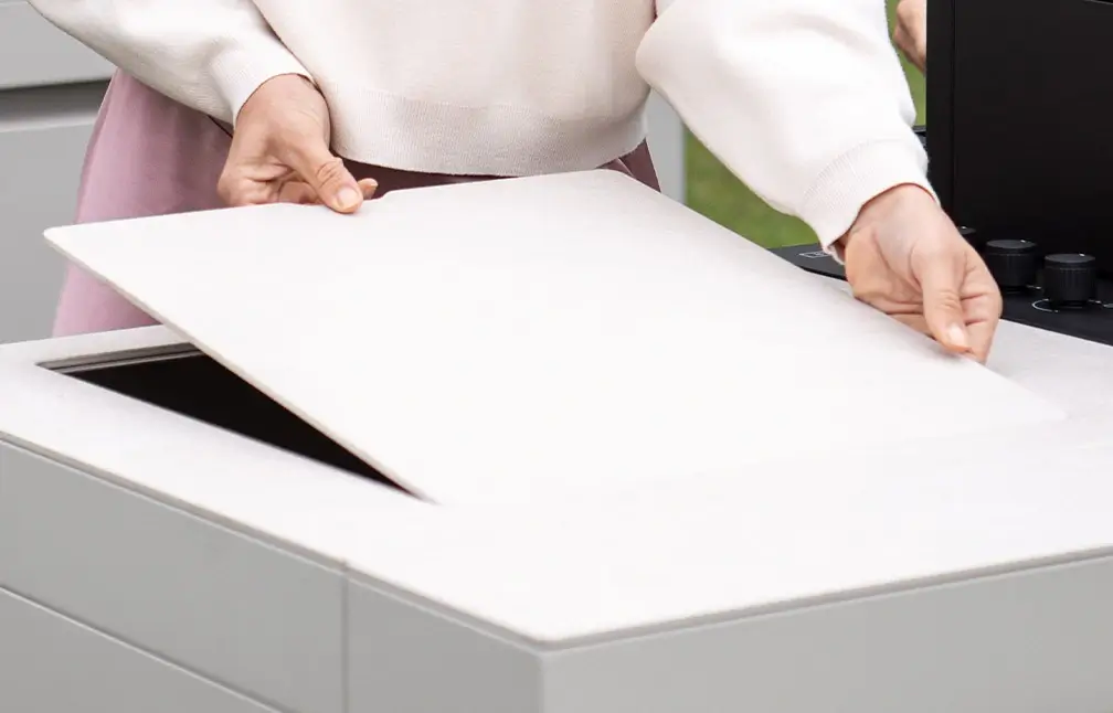 UNDER-COUNTER TRAY WITH MDI HOLE COVER PLATE