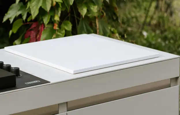 UNDER-COUNTER TRAY WITH CORIAN®