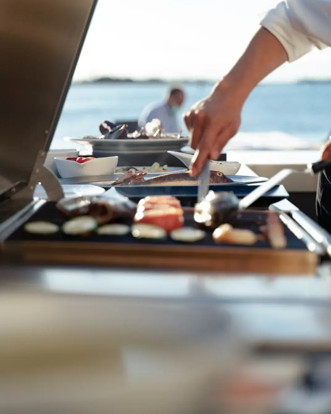 Grigliata di pesce su barbecue Fogher