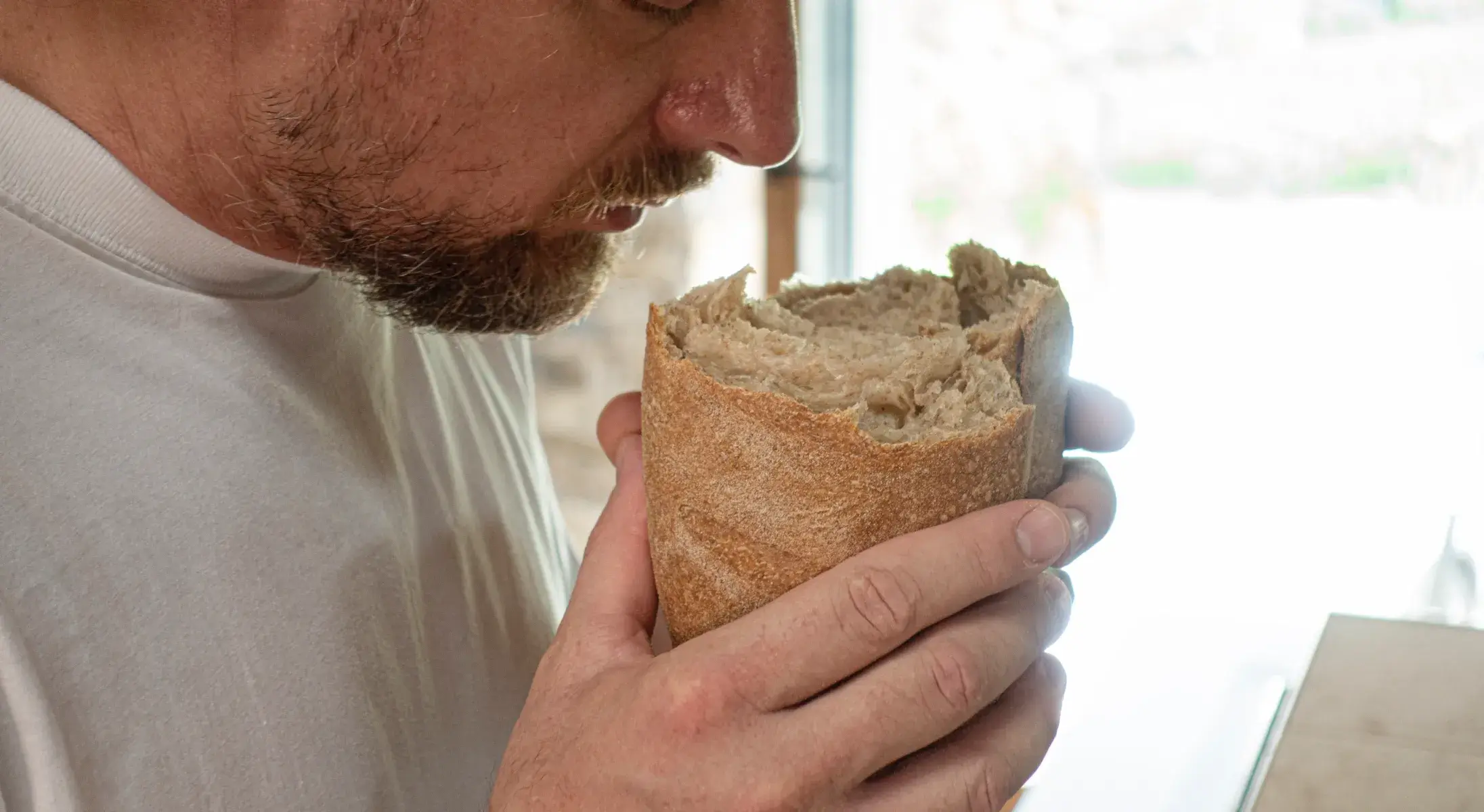 Pane cotto nel barbecue Fogher